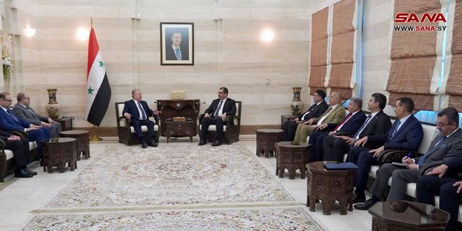Primer ministro, Hossein Arnous con delegación iraquí encabezada por el ministro de Comercio Athir al-Ghurairy