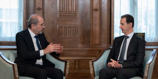 El presidente sirio Bashar Al-Assad, recibe al ministro de Asuntos Exteriores y Expatriados de Jordania, Ayman Safadi.
