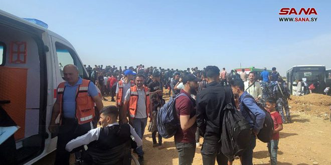 Miles de estudiantes provenientes de áreas controlada por terroristas llegan a la ciudad de Alepo para realizar sus exámenes en centros estatales