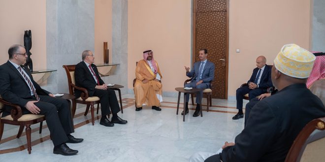 Presidente Al-Assad recibe al Secretario General de la Organización de la Cruz y Media Luna Árabe
