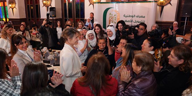 بازدید خانم اسماء اسد از بازارچه خانم های تولید کننده در ایستگاه تاریخی خط آهن حجاز در مرکز دمشق 8-3-2022