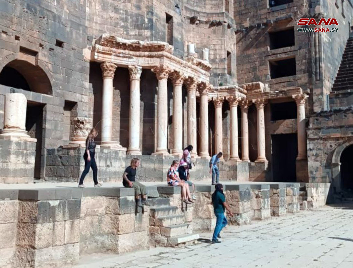 بازدید گروهی از گردشگران از ملیت های مختلف از شهر باستانی بصری الشام 24-5-2024