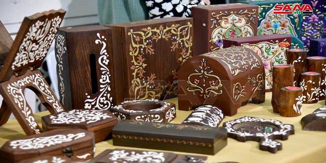 L’artisanat patrimonial par des mains créatrices dans une exposition de peinture à Damas  