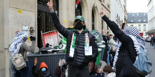 Manifestation dans une université française pour protester contre l’agression israélienne contre Gaza