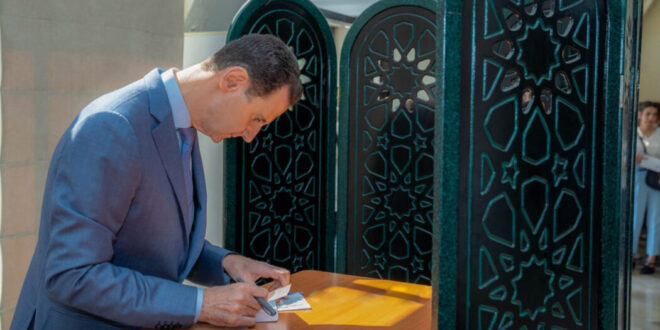 Cumhurbaşkanı Beşşar Esad, Şam’daki Seçim Merkezlerinden Birinde Halk Meclisi Üyeleri İçin Yapılan Seçimlerde Oyunu Kullandı